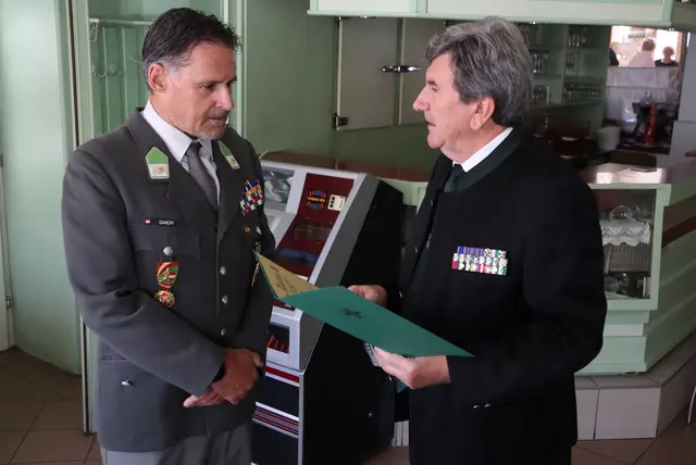 Franz Hopfgartner: "Du hast viel zu früh deine verdienstvolle Karriere beim Bundesheer beendet." | Foto: Gerhard Langmann