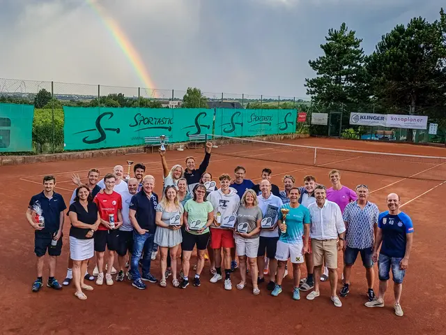 Siegerfoto mit Regenbogen - ein Symbol für abwechslungsreiches Wetter , aber auch abwechslungsreichen Sport. | Foto: TC Bad Vöslau