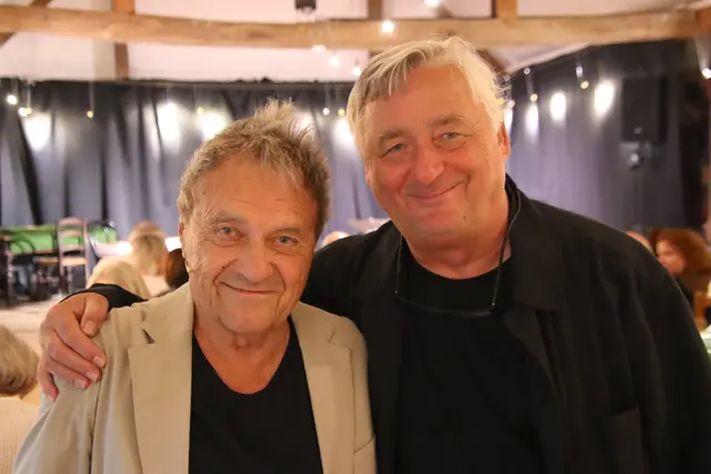 Wolfram Berger (links) mit Gastgeber Andreas Vitásek, dem Intendanten des Güssinger Kultursommers. | Foto: Martin Wurglits