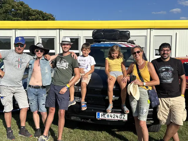 Das Gelände rund um den Schurlwirt in Pillichsdorf  wurde zum Treffpunkt für Liebhaber von US-Cars und Rock’n’Roll.  | Foto: Thiem/MeinBezirk