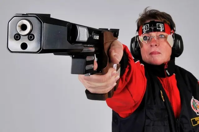 Starke Frau am Abzug: Hedy Konzett setzte sich in der Männerdomäne Sportschießen souverän durch und feierte zahlreiche Erfolge.
 | Foto: HSV Absam