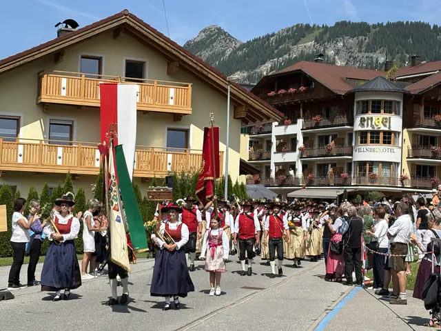 Die Musikkapelle Grän eröffnete den großen Festumzug durch die Gemeinde und holte auch den Sieg in der Marschmusikbewertung. | Foto: Reichel