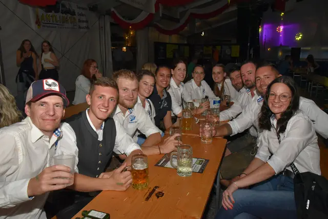 Die Jungbauern aus Rum in Tirol sind gut gelaunt | Foto: Alois Braid / zema.medien.de