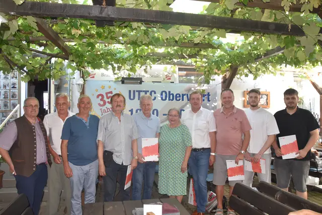 Obmann Franz Felber (l.) mit den Geehrten und Ehrengästen | Foto: Michael Strini