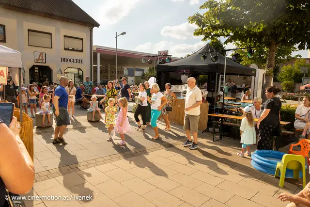 Für alle - Let's dance. | Foto: www.cine-motion.at / Ivanek