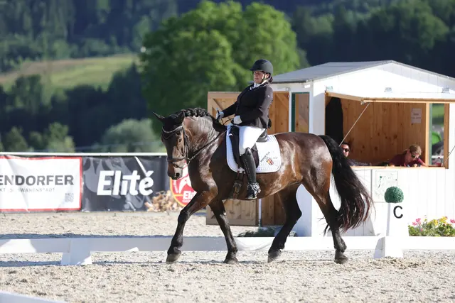 Karin Fössleitner mit ihrer Stute Fiona. | Foto: Brunnmayr