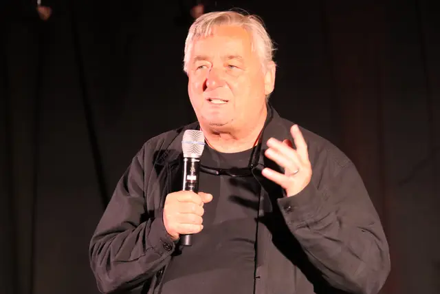 Andreas Vitásek will demnächst den vierten Versuch starten, den "Mann ohne Eigenschaften" zu lesen. | Foto: Martin Wurglits