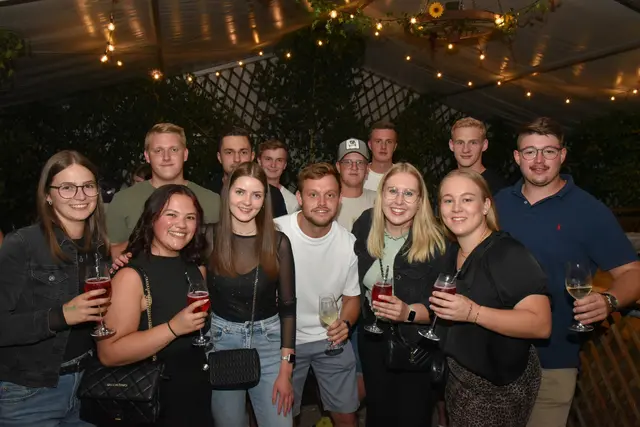 Der Stammtisch "Chronisch unterhopft" feiert mit den Mädels (Anhang) beim Wildsaufest in St. Ägidi | Foto: Alois Braid / zema.medien.de