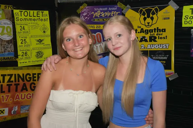 Die Freundinnen aus Neikirchen, Lena und Livia beim Wildsaufest | Foto: Alois Braid / zema.medien.de