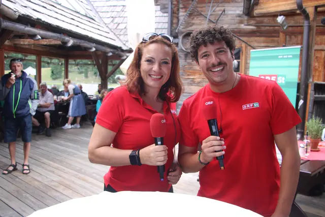 Kathi Wenusch und Mario Fellner vom ORF Steiermark moderierten die Sendung aus der Latschenhütte (LAHÜ). | Foto: MeinBezirk/Hofmüller
