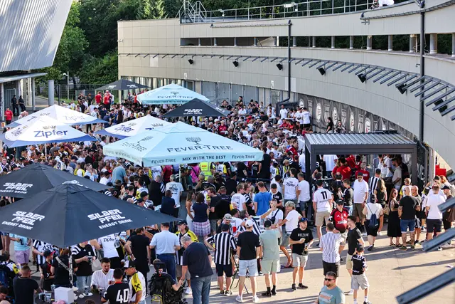 Voller Erfolg: Der LASK feierte mit seinen Fans im Fandorf der Raiffeisen Arena den Ankick zur neuen Saison. | Foto: Reischl