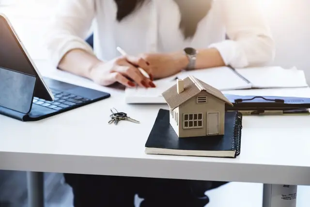 Eine professionelle Hausverwaltung trägt entscheidend dazu bei, den Wert einer Immobilie zu sichern oder langfristig zu steigern. | Foto: stock.adobe.com/at/Jirapong