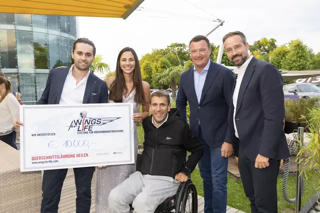 V.l.n.r.: Maximilian Glantschnig, Lisa-Marie Pirker, Wolfgang Illek, Markus Friesacher und Stefan Schnöll und die Spende von 10.000 Euro an Wings for Life. | Foto: Kolarik