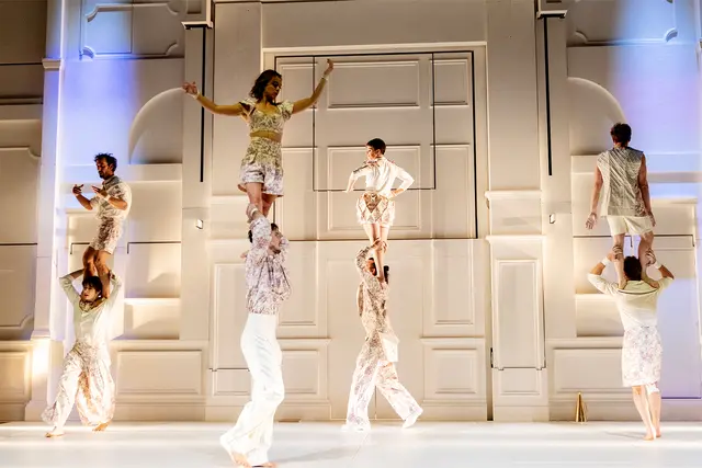 Eröffnet wird das Festival in der Oper Graz mit der Produktion "Entre Chiens et Louves" des französischen Cirque Le Roux.  | Foto: Le Bon Marché Rive Gauche