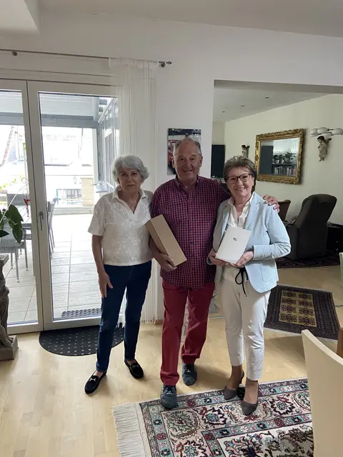 Walter Peserl (Mitte) feierte seinen 80. Geburtstag. | Foto: Stadt Wiener Neustadt/Weller