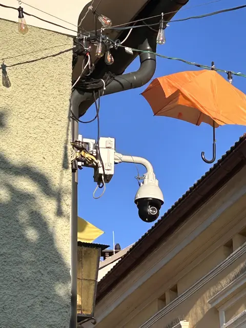Solche Sicherheitskameras sind in der Kirchtagswoche in der Innenstadt vermehrt zu sehen. | Foto: MeinBezirk.at