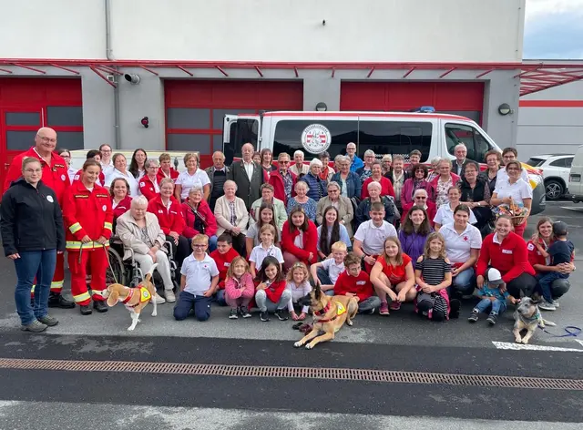 Die Rettungshundebrigade zu Gast beim Seniorentreff  | Foto: Rotes Kreuz Waidhofen/Thaya