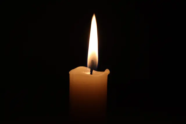 Der 67-Jährige geriet auf das Bankett, kam ins Schleudern und stieß gegen die Leitschiene. (Symbolfoto) | Foto: stock.adobe.com/at/Aliye 