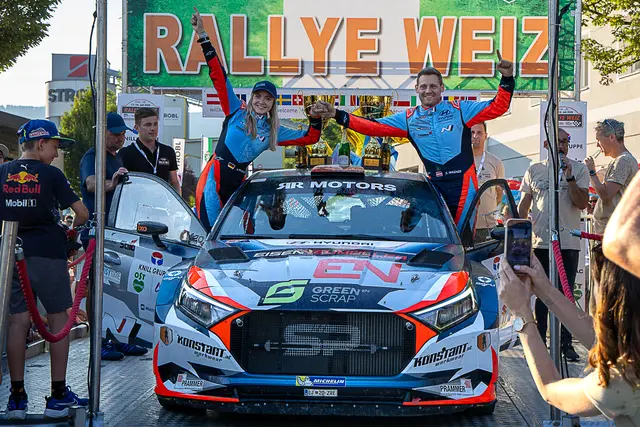 Simon Wagner und Hanna Ostlender bejubeln ihren Triumph bei der Rallye Weiz. | Foto: Butschell