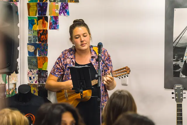 Christa Plank untermalte den Abend mit schöner Musik. | Foto: Pernsteiner