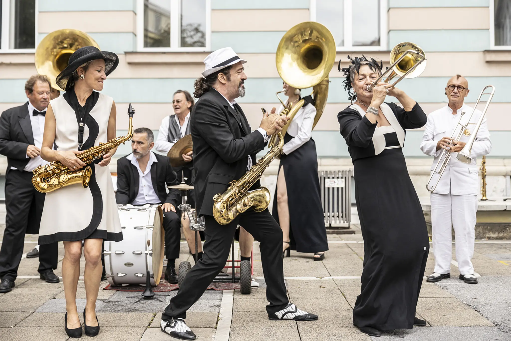 Zirkusakrobatik-Konzerte-und-H-rspiel-im-Kino