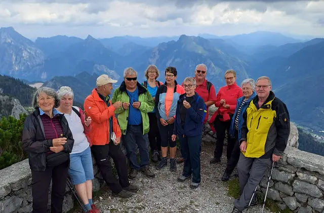 Die fleißigen Gipfelstürmer auf dem Feuerkogel. | Foto: Ebenseer PV