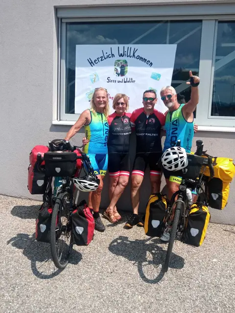 Die Biking Baiers werden beim Radshop Kalteis in Mautern empfangen. | Foto: Susanne Engleitner
