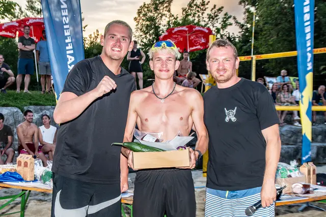 Gute Stimmung und echte Sieger beim Raiffeisen Beach Volley 2025. | Foto: Gerald Winter