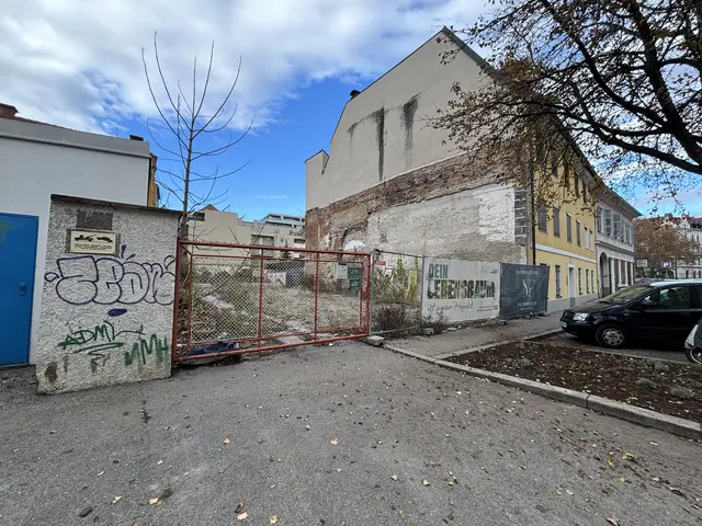 Aus diesem Grundstück in der Feuerbachgasse wollen Anrainerinnen und Anrainer einen Park machen.
| Foto: MeinBezirk
