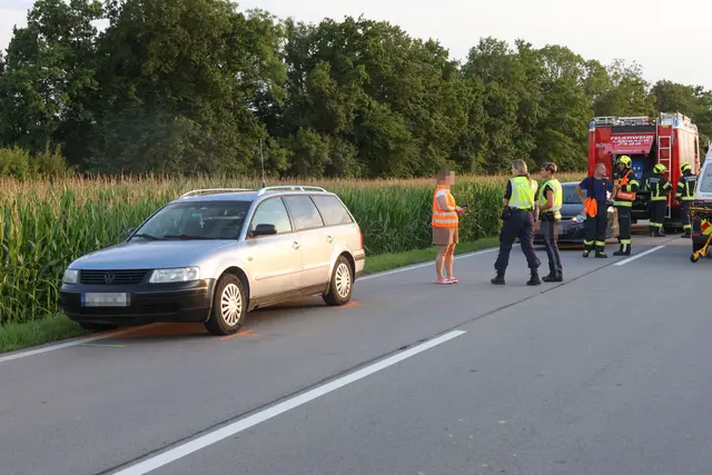 Der Notarzthubschrauber Martin 3 musste eine Frau ins Krankenhaus nach Linz fliegen – sie wurde bei einem Crash in Lambach schwer verletzt. | Foto: laumat.at
