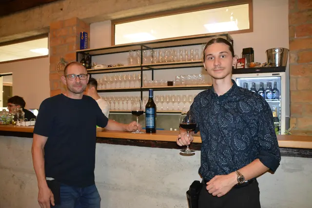 Johannes Bader, (Judit Bader nicht am Foto) und Sohn Patrick Bader führen das Weingut Der Bader in Horitschon mit Leidenschaft und Weitblick in die nächste Generation. | Foto: Rosenberger