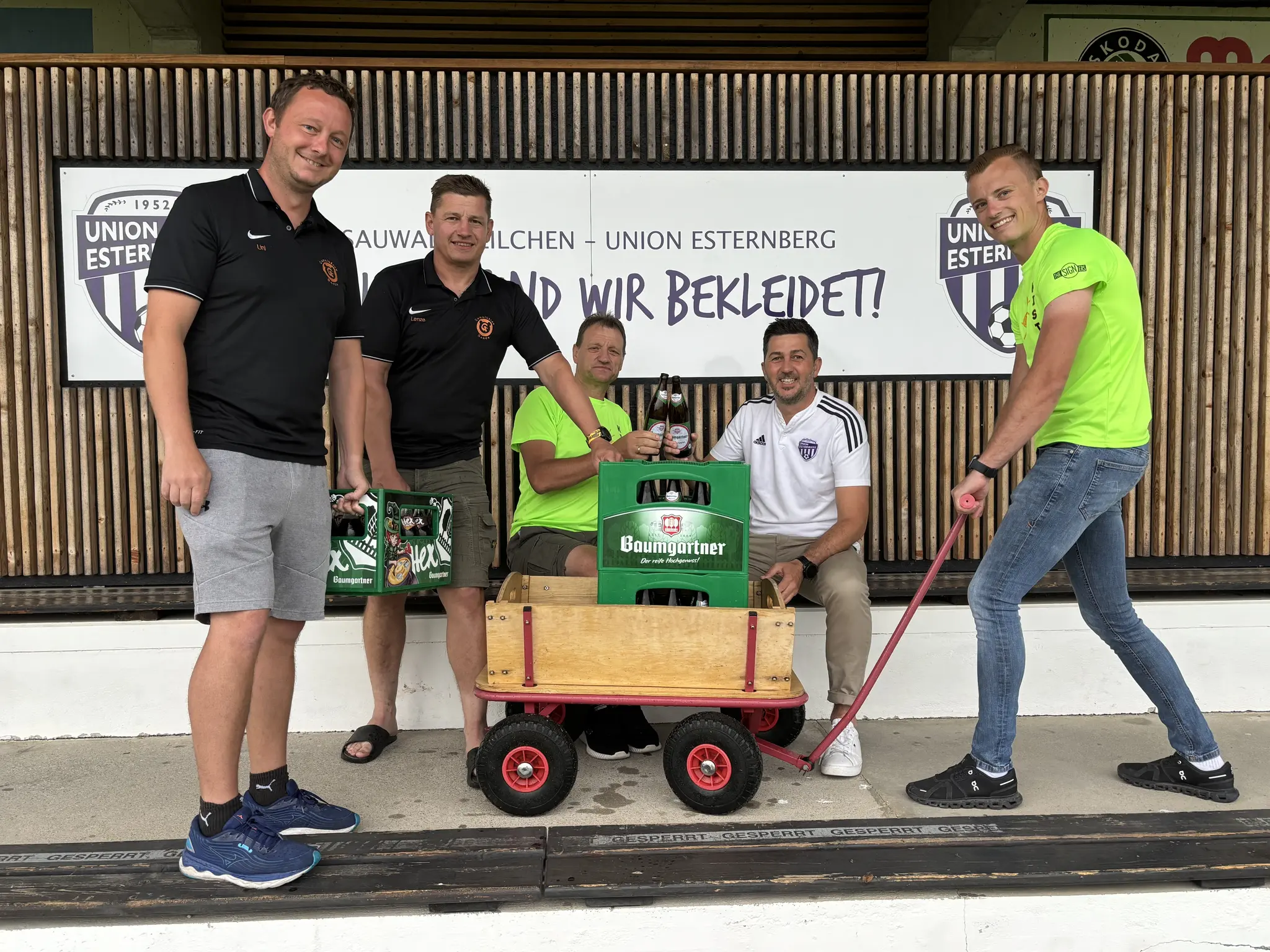 Kistenlauf-Laufen-trinken-helfen