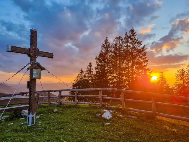 Ein sonniger Tag geht wolkig zu Ende am Dienstag auf Niederösterreichs Berggipfeln. (Archiv) | Foto: Sabine Holler