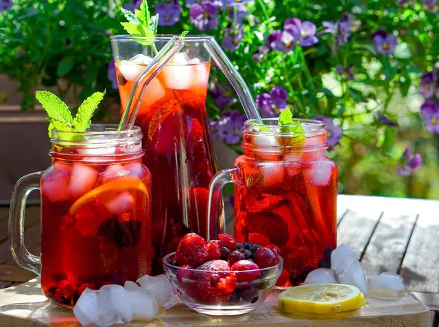 Lecker, aber nicht unbedingt förderlich bei großer Hitze - kalte Drinks. (Archivbild) | Foto: Pixabay