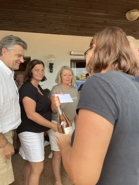 Siegerehrung für Sandra Fieber durch Obfrau Birgit Hofbauer | Foto: TC Bad Vöslau