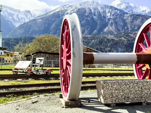 Historisches trifft Gegenwart: Alte Eisenbahnräder und moderne Draisinen stehen im Zeichen der Bahnrevitalisierung. | Foto: Verein Gailtalbahn
