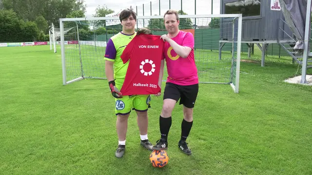 Tormann Luca Allgäuer mit Joas von Einem. | Foto: Lukas Triebelnig