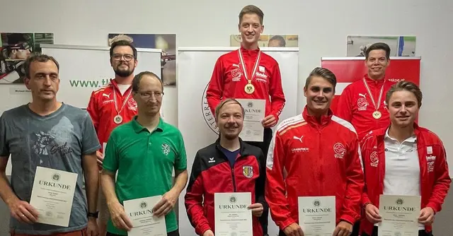 Julian Anran (ganz oben - Mitte) konnte sich auch 2025 den Titel des Staatsmeisters mit der 10m Matcharmbrust in Innsbruck sichern. | Foto: Manfred Hofbauer