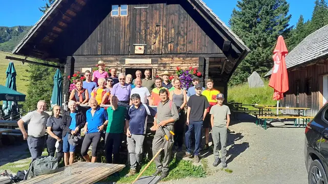 Vielen Dank: Mehr als 30 engagierte Helferinnen und Helfer waren beim Almputztag auf der Hochalm-Bärntal im Einsatz. | Foto: Kiegerl