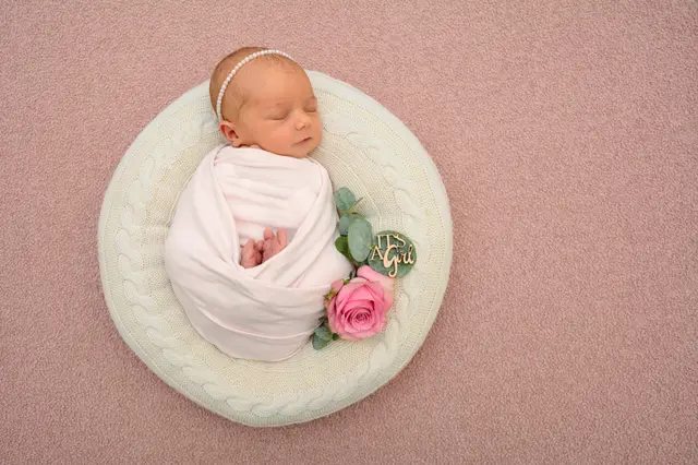 Name: Isabella
Geburtstag: 14.07.2025
Gewicht: 3.235 g
Größe: 50 cm
Eltern: Stefanie und Sebastian Fresner aus Spielberg | Foto: Babysmile