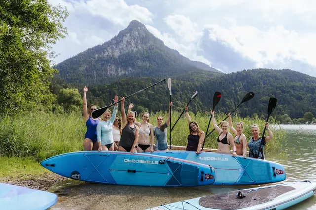 Auch SUP-Yoga am Thiersee stand unter anderem auf dem Programm. | Foto: TVB Kufsteinerland / Lisa Eiersebner