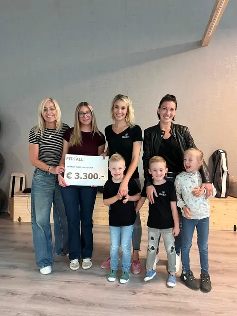 Der Verein Fit4All sammelte bei einer Tanzaufführung zum Schulabschluss 3.300 Euro Spenden für Kinder mit Downsyndrom. | Foto: Club21