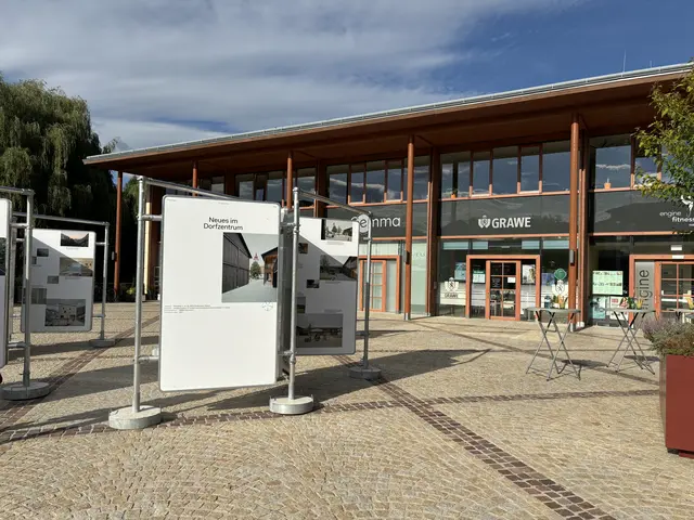 Bis August da: Letzte Woche fand am Hauptplatz in Judendorf die feierliche Eröffnung der Wanderausstellung zur GerambRose 2024 statt. | Foto: MeinBezirk/Deutscher