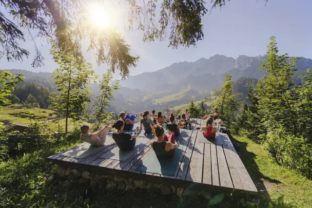 Besonders spektakulär: Yoga am Berg am Brentenjoch – traumhafte Ausblicke inklusive. | Foto: TVB Kufsteinerland / Lisa Eiersebner