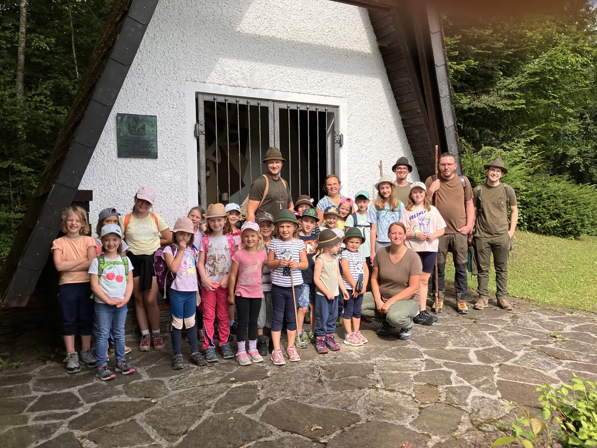 Ein-Waldtag-mit-den-Kindern