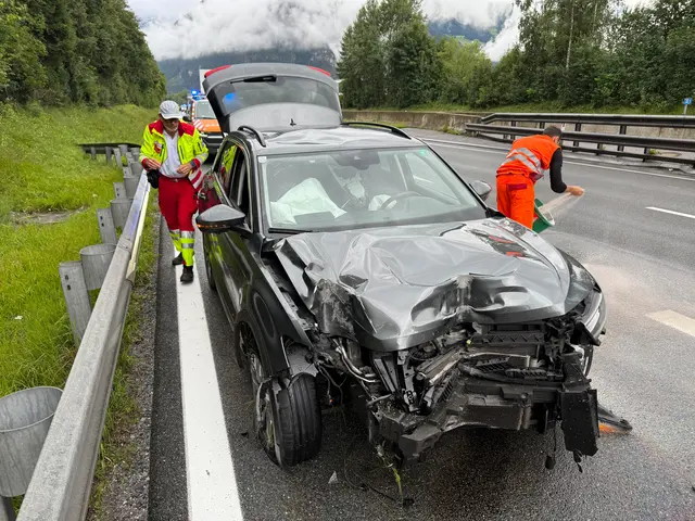 Am Fahrzeug der 33-jährigen Deutschen entstand erheblicher Sachschaden. | Foto: ZOOM.Tirol