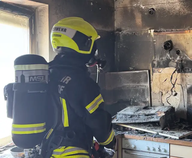 Das Wohnhaus wurde durch den Brand stark verraucht – schnelle Maßnahmen waren gefragt. | Foto: FF Göllersdorf/Großstelzendorf