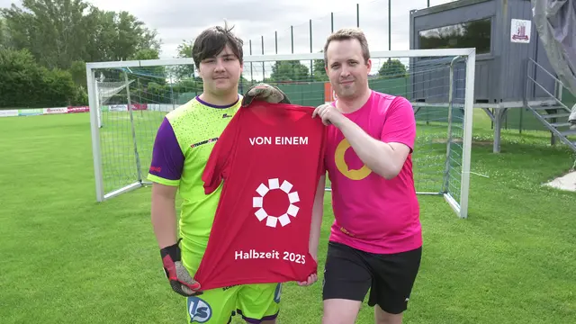 Tormann Luca Allgäuer mit Jonas von Einem. | Foto: Lukas Triebelnig