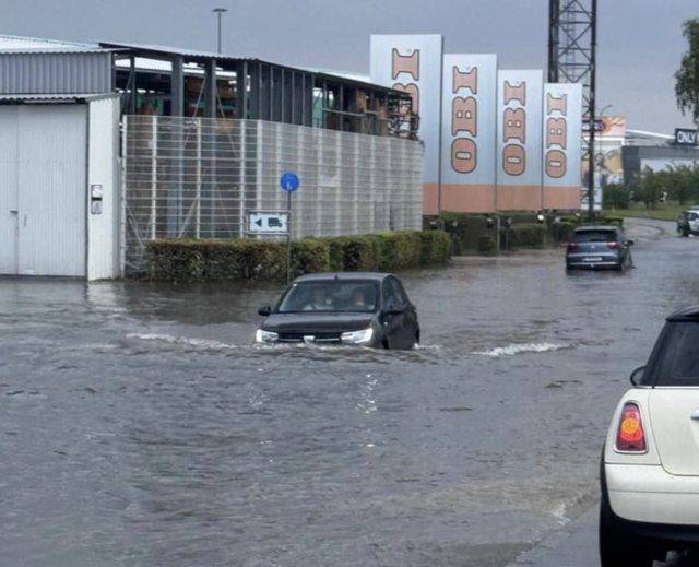 "Land unter" gabe es auch bei Obi in Richtung XXXLutz. | Foto: z.V.g.