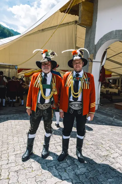 SK Schmirn Obmann Reinhold Auer und Hauptmann Hubert Steiner | Foto: Pernsteiner